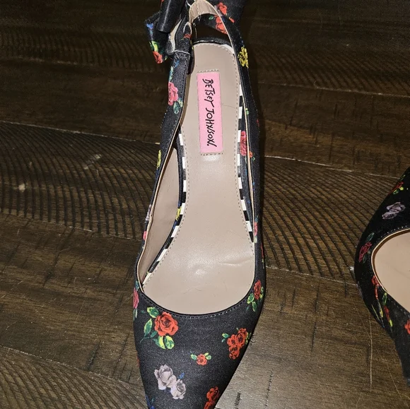 Betsy Johnson Ginjer heels - Picture 7 of 16